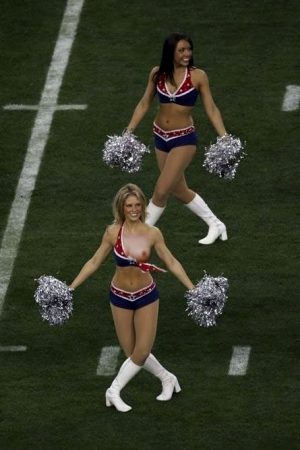 Cheerleader wardrobe malfunction